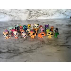 25 Littlest pet shop minis